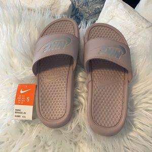 Nike Benassi Slides